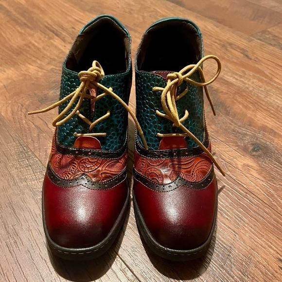 Bohemian bright patterned laced oxfords. Size 38 - Picture 3 of 11